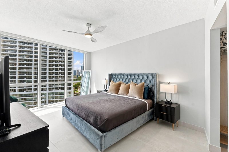 Condo for sale at Opera Tower 1202