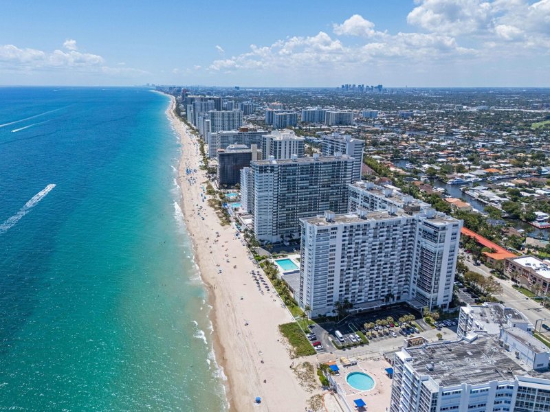 Condo for sale at Plaza East 11J