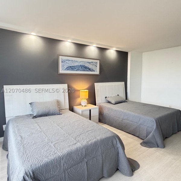 Apartment for rent at Hallmark of Hollywood 1118