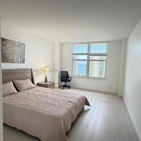 Apartment for rent at Hallmark of Hollywood 1118