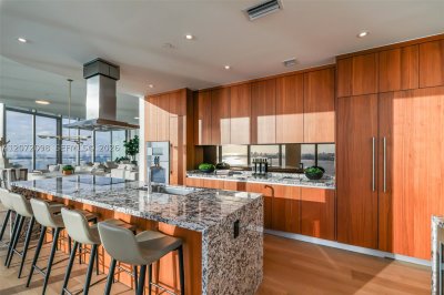 Comprar apartamento no Una Residences at Brickell PH4301