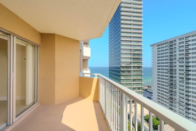 Aluguel de apartamento no The Hemispheres 15L