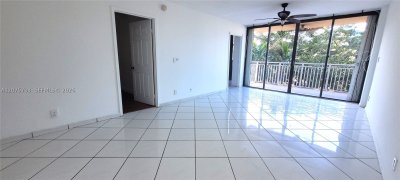 Aluguel de apartamento no Waterside Towers 206