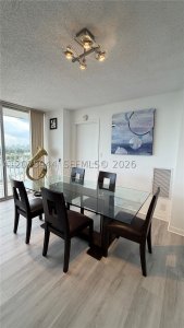 Aluguel de apartamento no Grandview Palace 2115