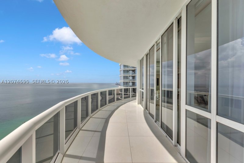 Comprar apartamento no Trump Tower Three 3001