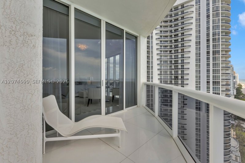 Comprar apartamento no Trump Tower Three 3001