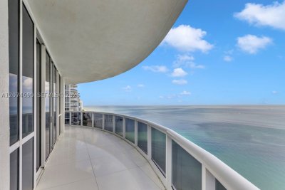 Comprar apartamento no Trump Tower Three 3001