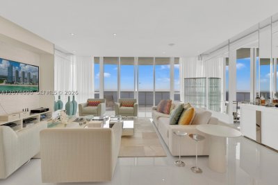Comprar apartamento no Trump Tower Three 3001