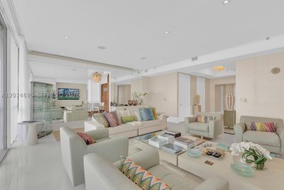 Comprar apartamento no Trump Tower Three 3001