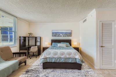 Aluguel de apartamento no The Wave Condo 1032 (AVAILA