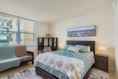 Aluguel de apartamento no The Wave Condo 1032 (AVAILA