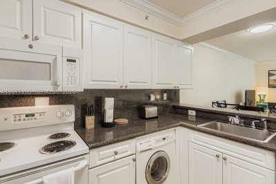 Aluguel de apartamento no The Wave Condo 1032 (AVAILA
