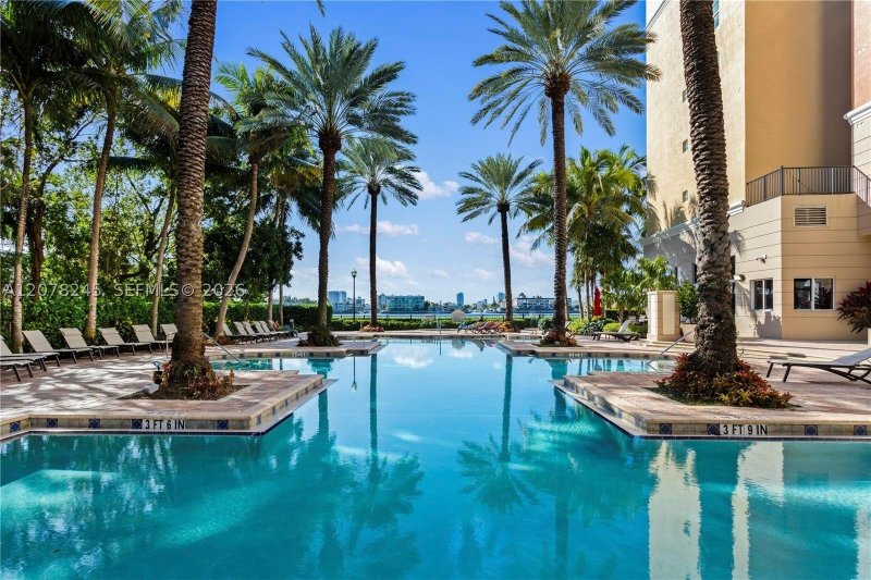 Condo for sale at Porto Bellagio 3105