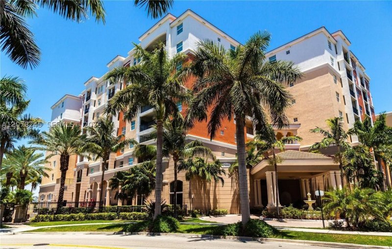 Condo for sale at Porto Bellagio 3105
