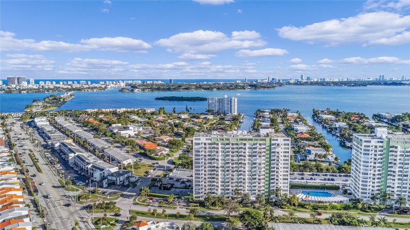 Condo for sale at Bayview Towers B605