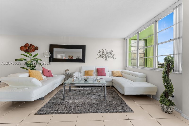Condo for sale at Bayview Towers B605