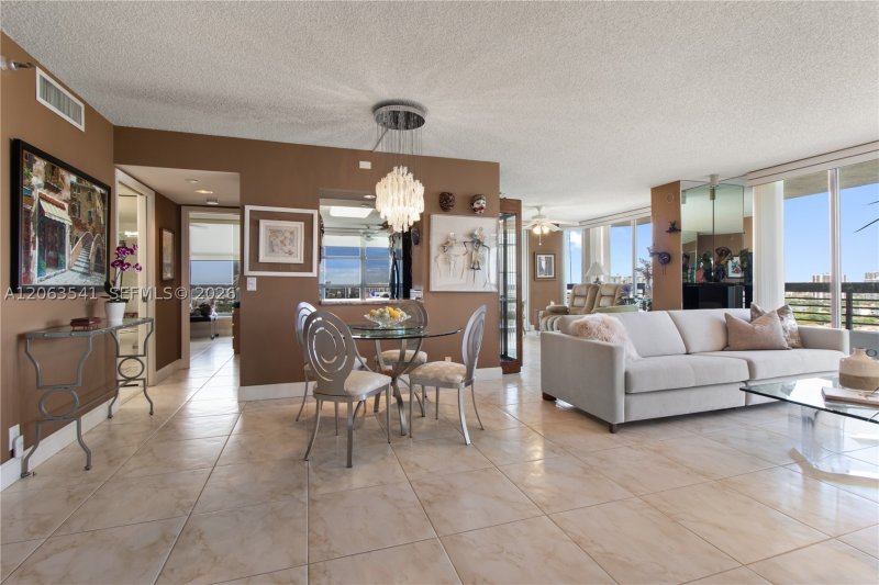Comprar apartamento en Mystic Pointe 400 2204