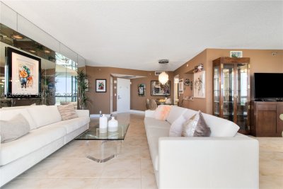 Comprar apartamento en Mystic Pointe 400 2204