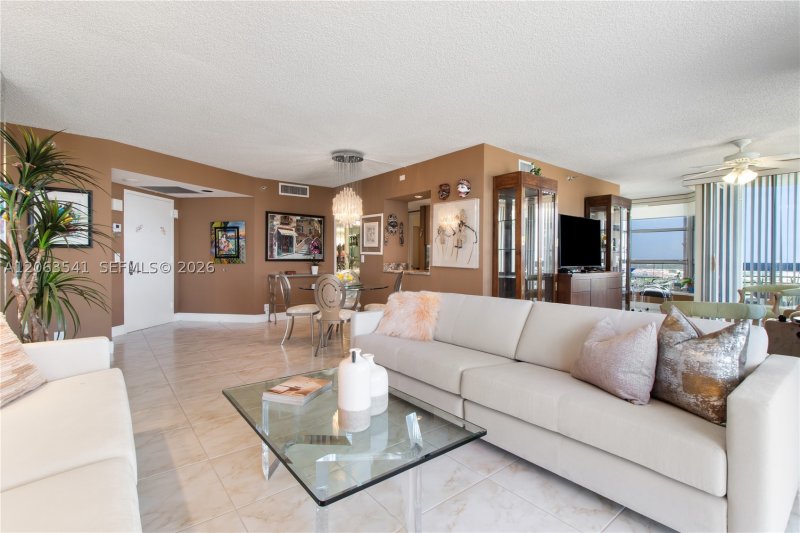 Comprar apartamento en Mystic Pointe 400 2204