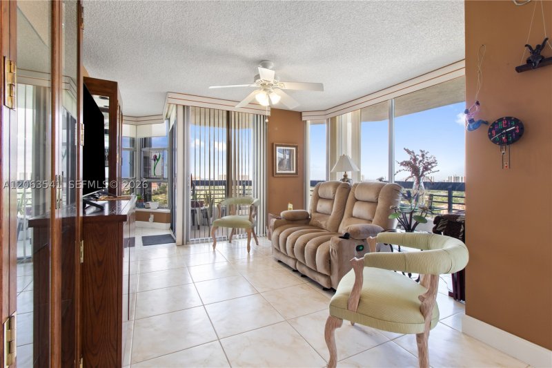 Comprar apartamento en Mystic Pointe 400 2204