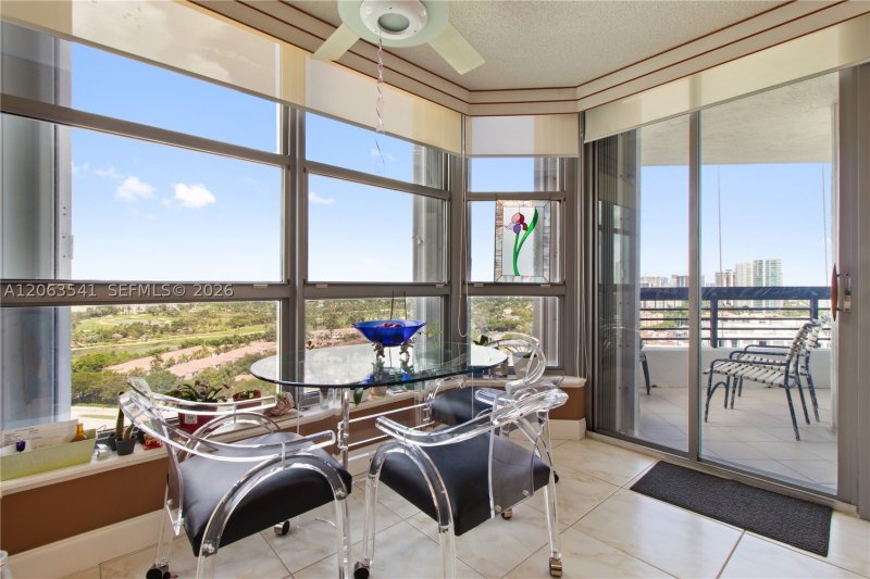 Comprar apartamento en Mystic Pointe 400 2204