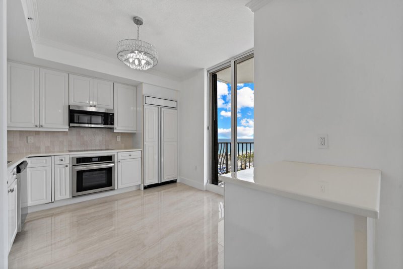Condo for sale at Jackson Tower 1604