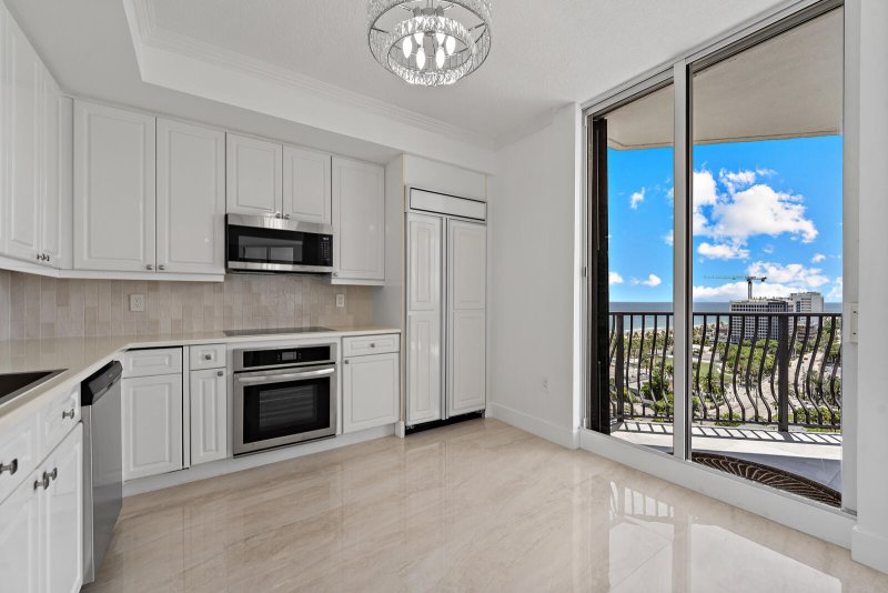 Condo for sale at Jackson Tower 1604