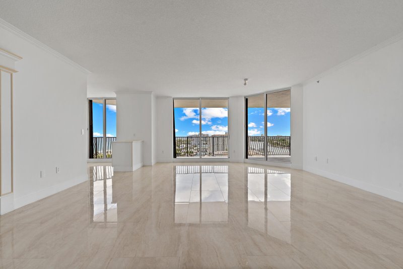 Condo for sale at Jackson Tower 1604