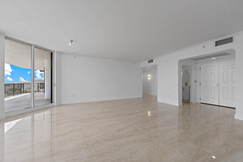Condo for sale at Jackson Tower 1604