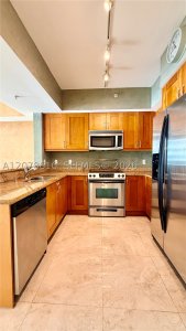 Aluguel de apartamento no Duo Condo 1408E