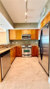 Aluguel de apartamento no Duo Condo 1408E
