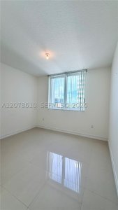 Aluguel de apartamento no Duo Condo 1408E