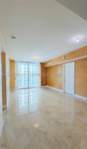 Aluguel de apartamento no Duo Condo 1408E