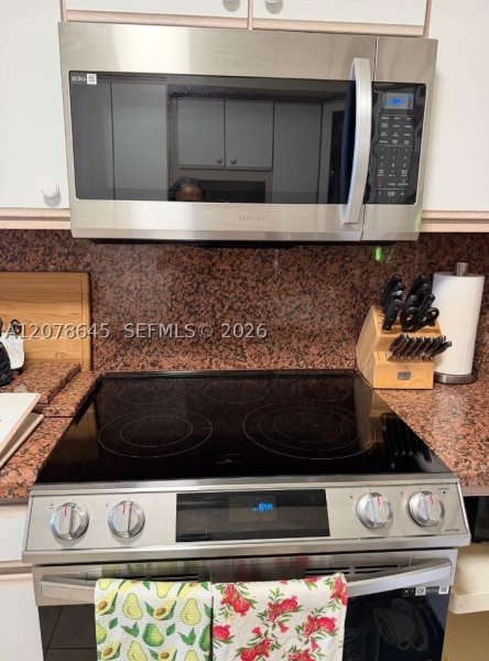 Condo for sale at Hallmark of Hollywood 605