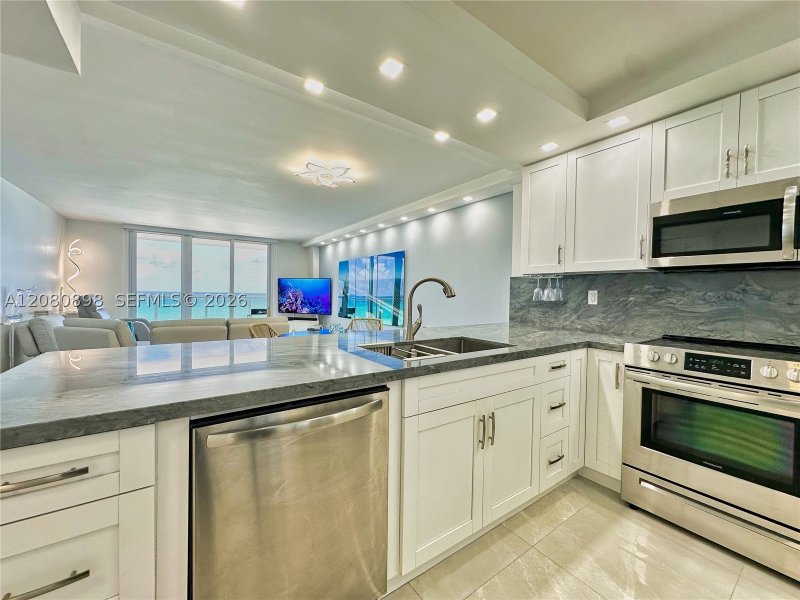 Apartment for rent at Arlen Beach 908