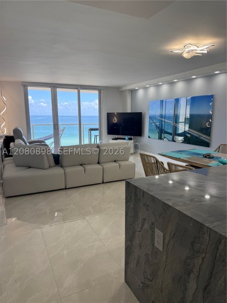 Apartment for rent at Arlen Beach 908