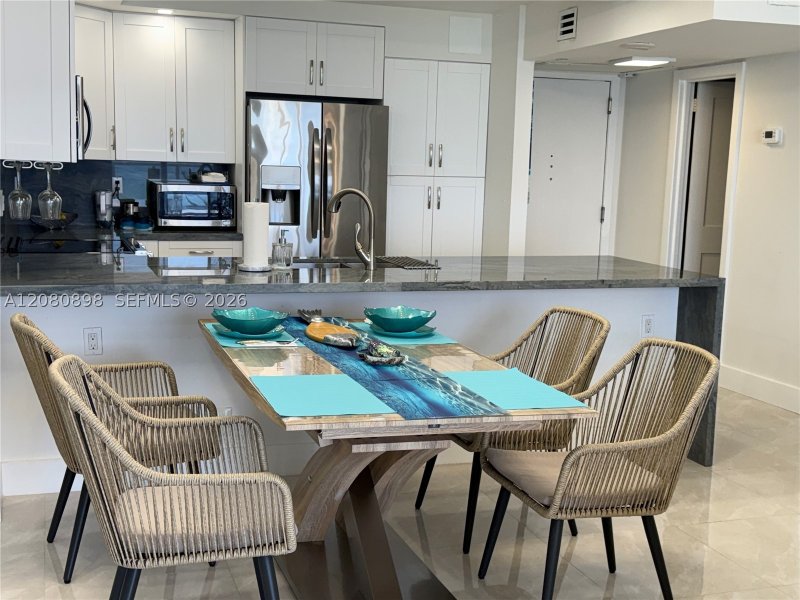 Apartment for rent at Arlen Beach 908