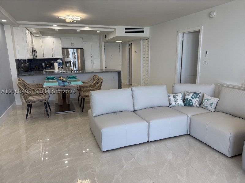 Apartment for rent at Arlen Beach 908