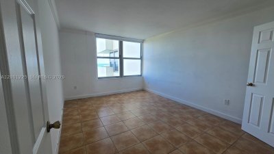 Aluguel de apartamento no Triton Towers 1005