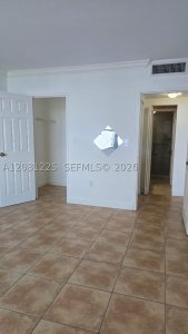 Aluguel de apartamento no Triton Towers 1005