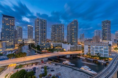 Comprar apartamento no Brickell on the River South 1117