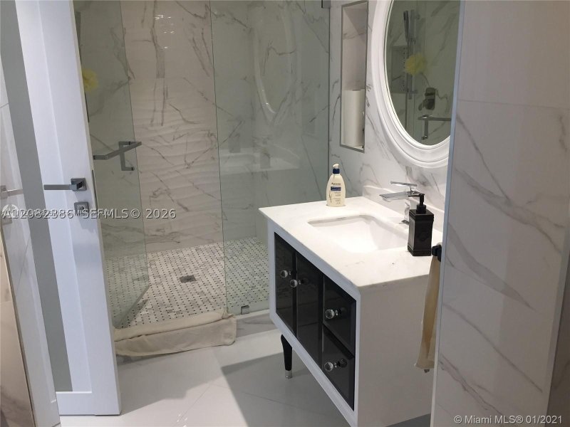Comprar apartamento no Oceania 3 538