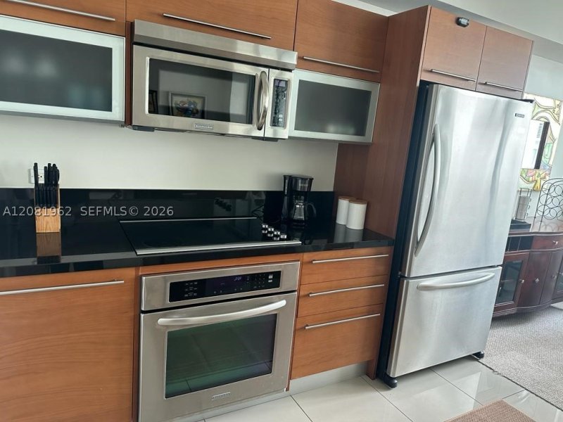 Apartment for rent at Vizcayne South Tower 1402