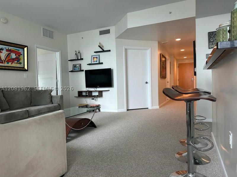 Apartment for rent at Vizcayne South Tower 1402