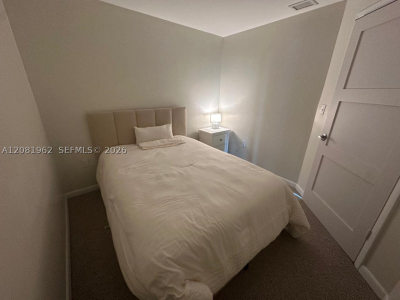 Apartment for rent at Vizcayne South Tower 1402