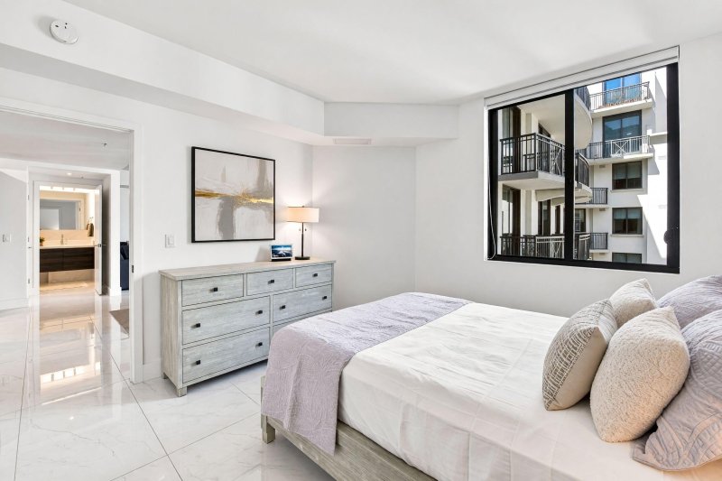 Condo for sale at Merrick Manor 710