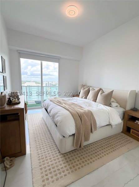 Apartment for rent at Vue at Brickell 2405