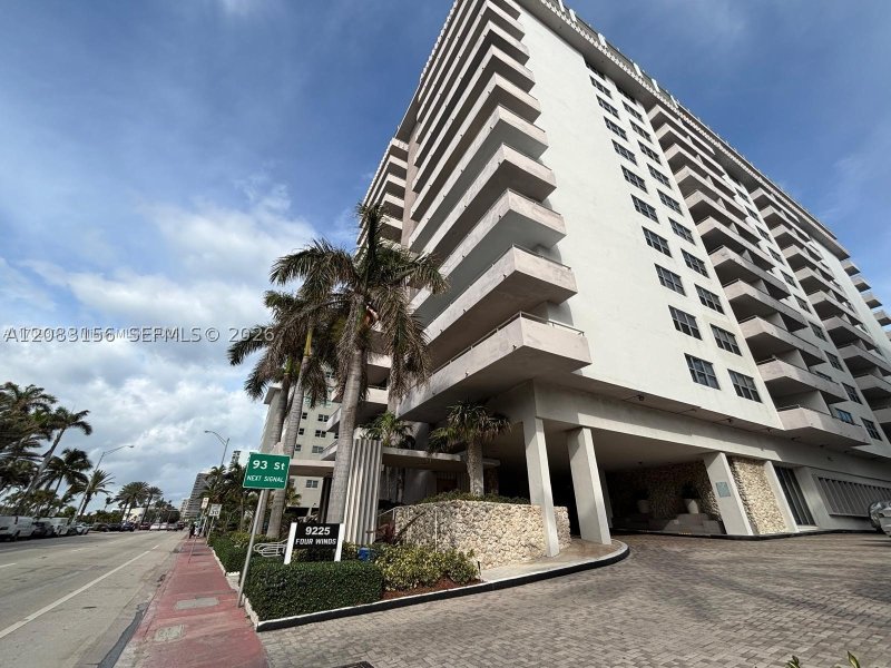 Apartment for rent at Four Winds Condo 504