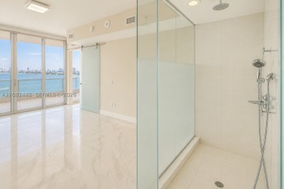 Comprar apartamento no Paramount Bay 1710