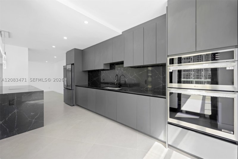 Condo for sale at Hamptons West 1008